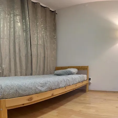 Nawat Hostel *