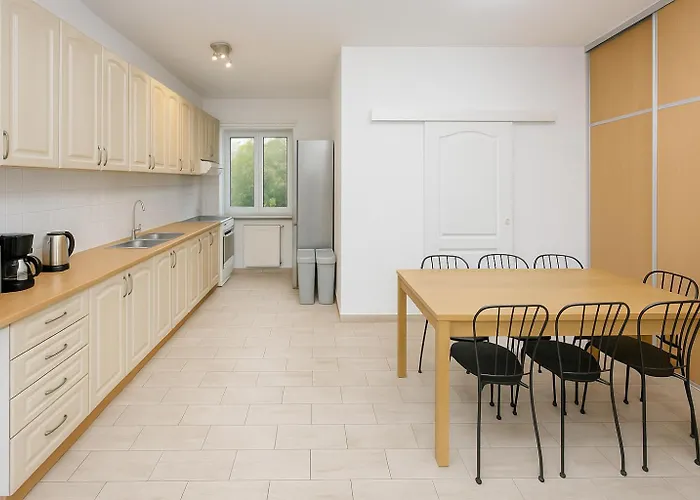 Nawat بيت شباب وارسو