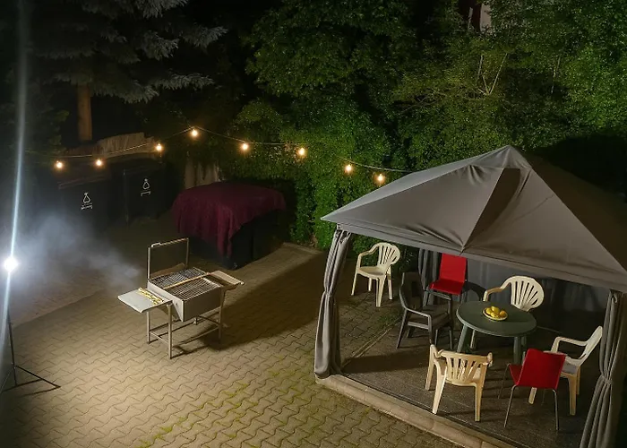 Nawat بيت شباب وارسو